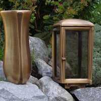 Vase von Grabdesign Haberl konzessionierter Steinmetzbetrieb