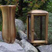 Vase von Grabdesign Haberl konzessionierter Steinmetzbetrieb