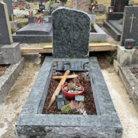 naturbelassener Grabstein von Grabdesign Haberl